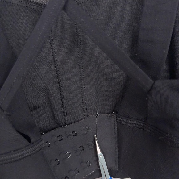 Lululemon Sports Bra Womens 4 Black Mesh Criss Cross Back Padded Breathe It In - Picture 9 of 15